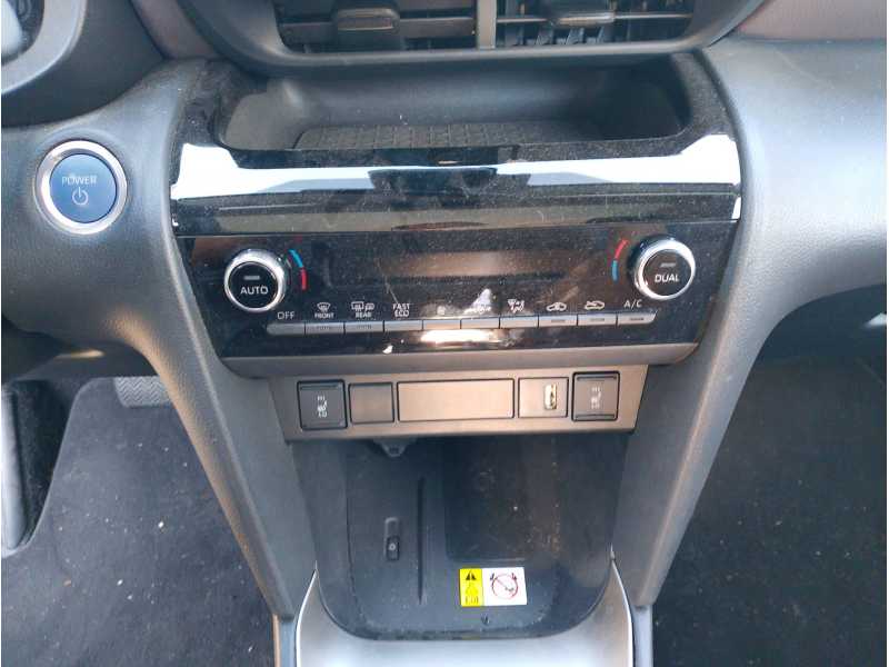 Recambio de mando climatizador para toyota yaris hybrid active referencia OEM IAM   