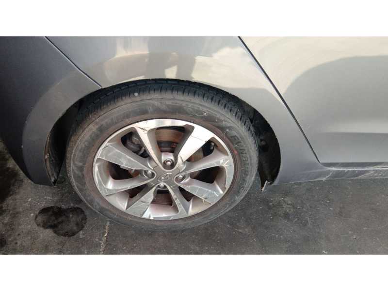 Recambio de paso de rueda trasero derecho para hyundai i20 ii (gb, ib) 1.4 crdi referencia OEM IAM 86822C8000  