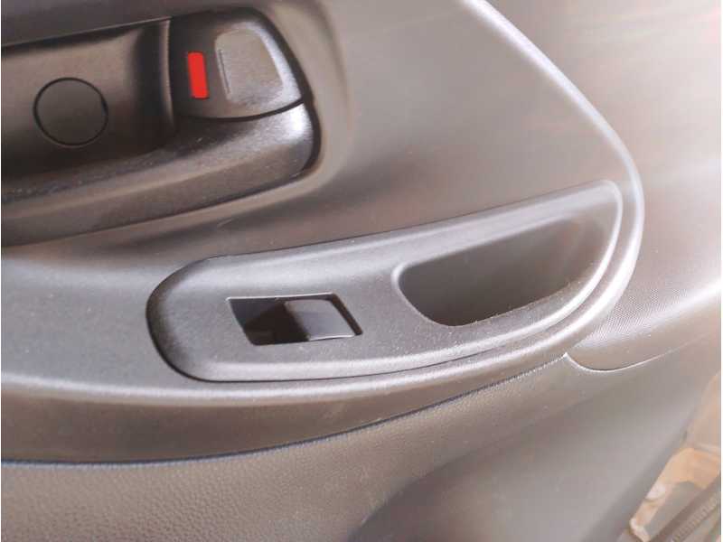 Recambio de mando elevalunas trasero derecho para toyota yaris hybrid active referencia OEM IAM   