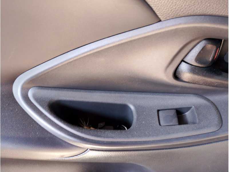 Recambio de mando elevalunas trasero izquierdo para toyota yaris hybrid active referencia OEM IAM   
