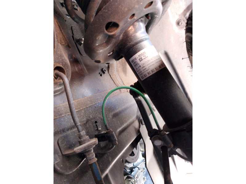 Recambio de amortiguador delantero derecho para toyota yaris hybrid active referencia OEM IAM   