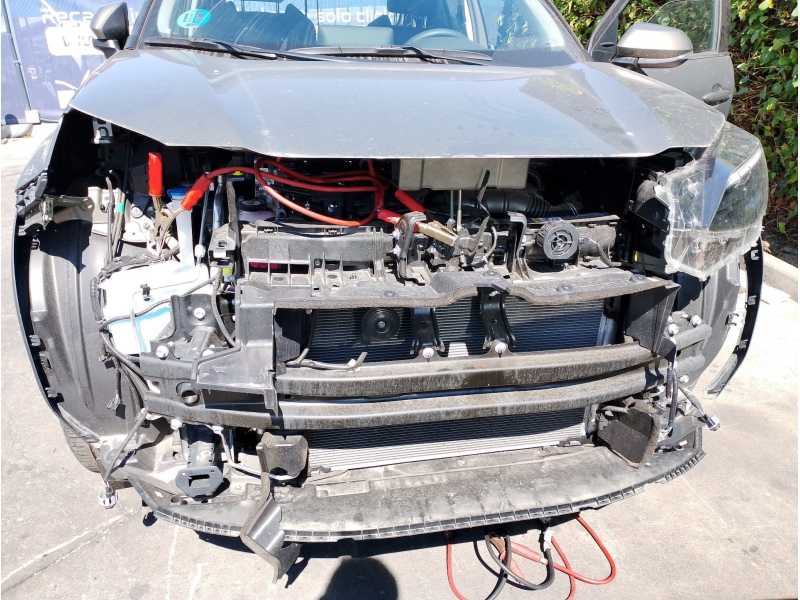 Recambio de panel frontal para toyota yaris hybrid active referencia OEM IAM   