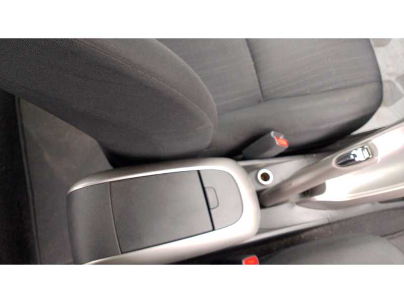 Recambio de apoyabrazos central para toyota auris (_e15_) 2.0 d-4d (ade150_) referencia OEM IAM   