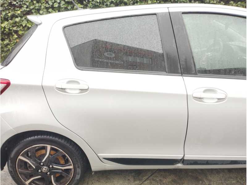 Recambio de puerta trasera derecha para toyota yaris 1.5 16v cat referencia OEM IAM   