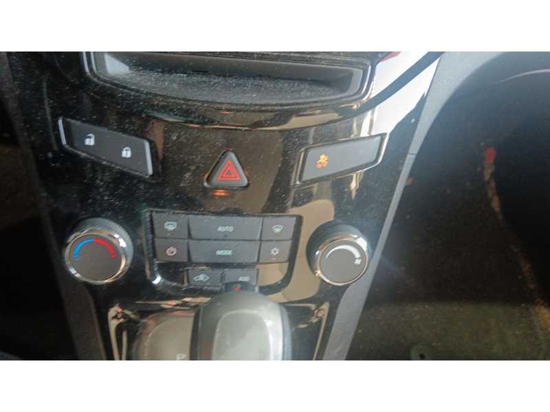 Recambio de mando climatizador para chevrolet orlando (j309) 2.0 d referencia OEM IAM 95017057  