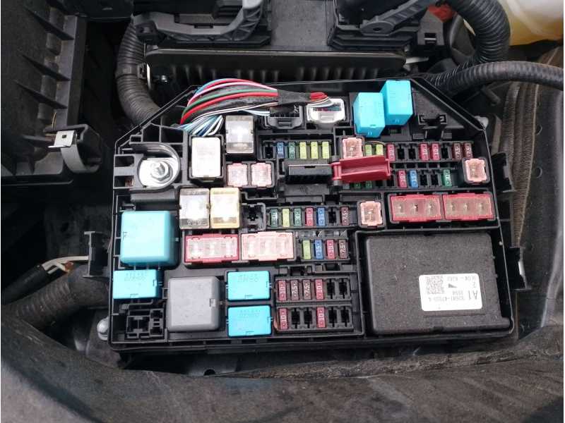 Recambio de caja reles / fusibles para lexus ux (za10) referencia OEM IAM 8266676250  