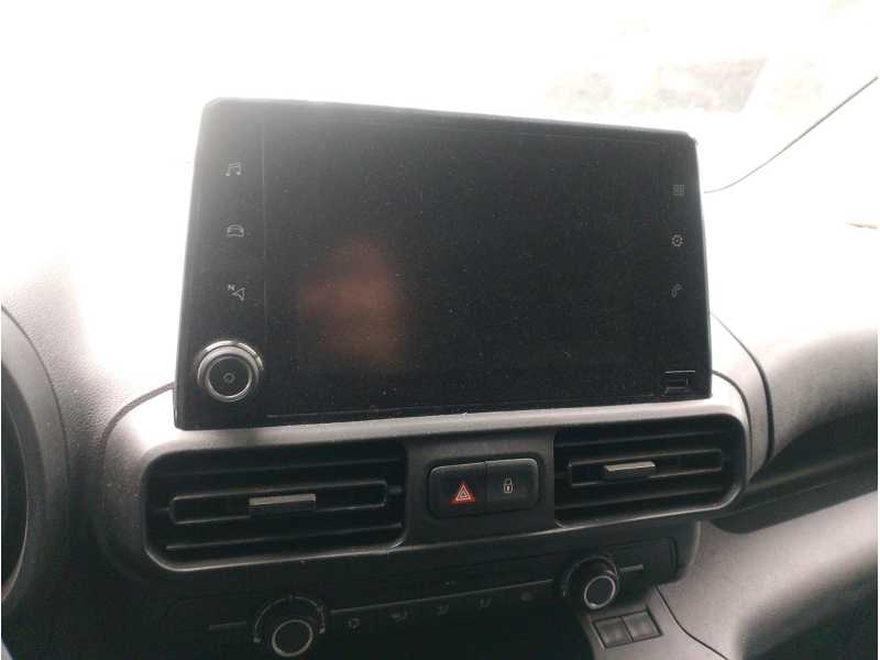 Recambio de consola central para toyota proace verso referencia OEM IAM SU001A9893  