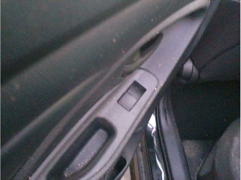 Recambio de mando elevalunas trasero izquierdo para toyota yaris (_p21_, _pa1_, _ph1_) 1.5 hybrid (mxph10) referencia OEM IAM 74