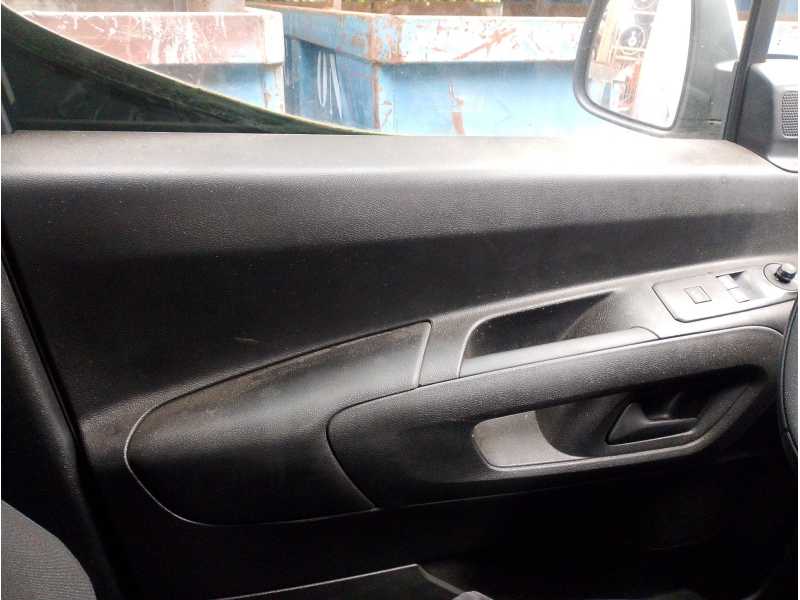 Recambio de guarnecido puerta delantera izquierda para toyota proace verso referencia OEM IAM SU001B4709  