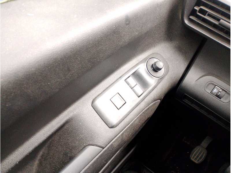 Recambio de mando elevalunas delantero izquierdo para toyota proace verso referencia OEM IAM SU001A3771  