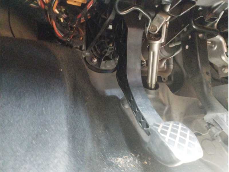 Recambio de pedal embrague para seat leon (1p1) 1.6 tdi referencia OEM IAM   
