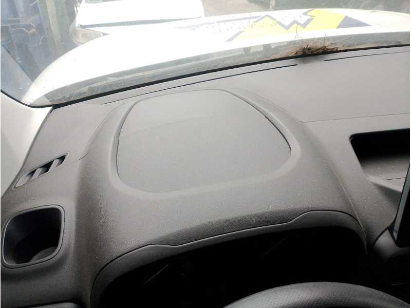 Recambio de salpicadero para toyota proace verso referencia OEM IAM SU001A8875  