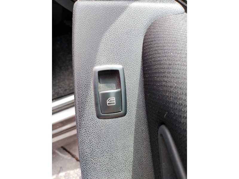 Recambio de mando elevalunas delantero derecho para mercedes-benz clase b (w245) 2.0 cat referencia OEM IAM   