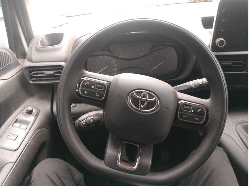 Recambio de volante para toyota proace verso referencia OEM IAM SU001B0557  