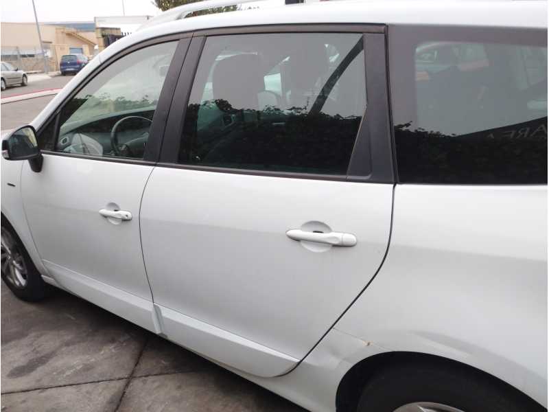 Recambio de puerta trasera izquierda para renault scenic iii 1.2 tce referencia OEM IAM   