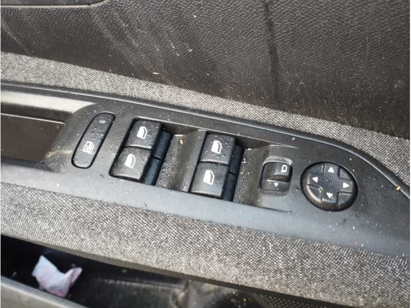 Recambio de mando elevalunas delantero izquierdo para peugeot 3008 1.2 12v e-thp referencia OEM IAM   