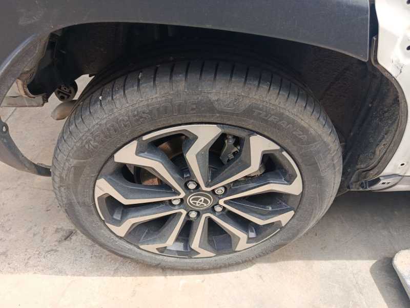 Recambio de llanta trasera derecha para toyota yaris cross (mxp_) 1.5 (mxpb10) referencia OEM IAM 426110DK70  