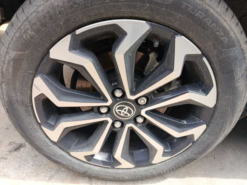 Recambio de llanta trasera izquierda para toyota yaris cross (mxp_) 1.5 (mxpb10) referencia OEM IAM 426110DK70  