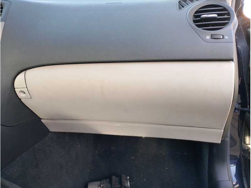 Recambio de guantera para lexus is200 (ds2/is2) 2.2 d-cat referencia OEM IAM   