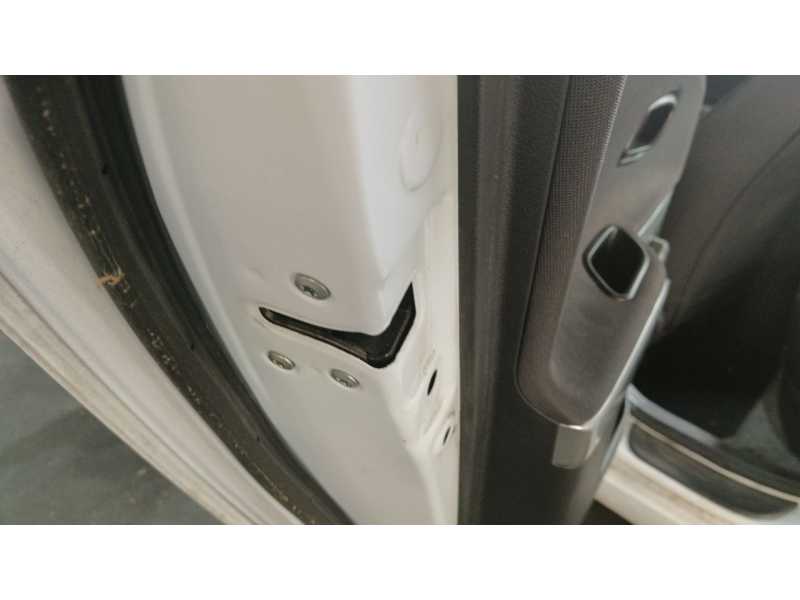 Recambio de cerradura puerta trasera izquierda para kia cee´d (jd) 1.4 crdi 90 referencia OEM IAM 81410A2000  