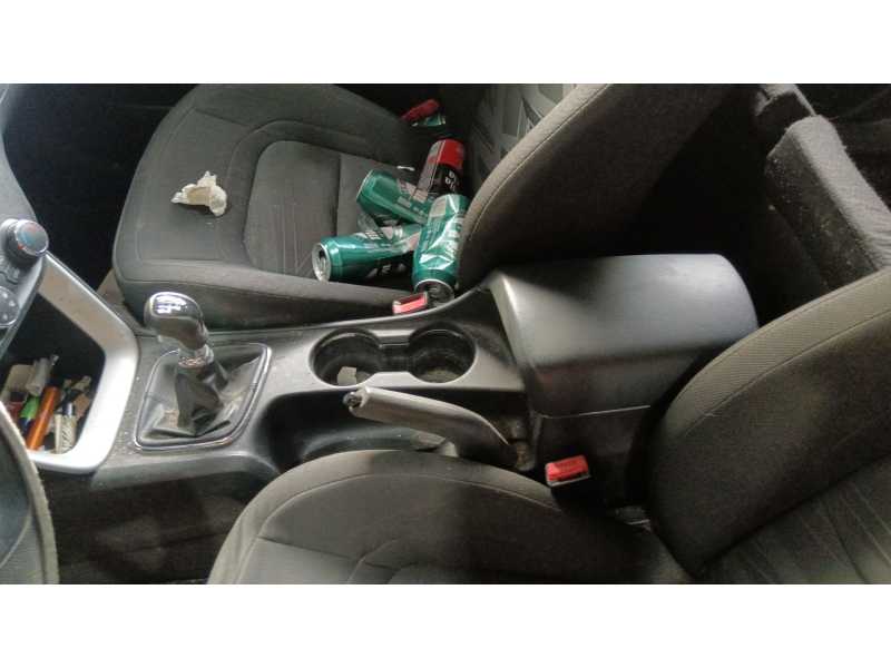 Recambio de consola central para kia cee´d (jd) 1.4 crdi 90 referencia OEM IAM 84620A2000WK  