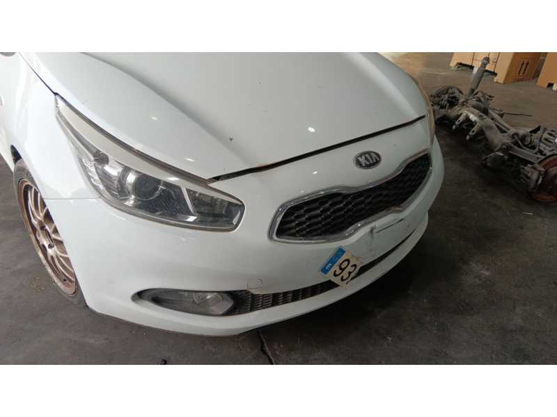 Recambio de paragolpes delantero para kia cee´d (jd) 1.4 crdi 90 referencia OEM IAM 86511A2000  