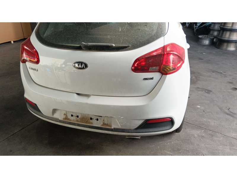 Recambio de paragolpes trasero para kia cee´d (jd) 1.4 crdi 90 referencia OEM IAM 86611A2000  