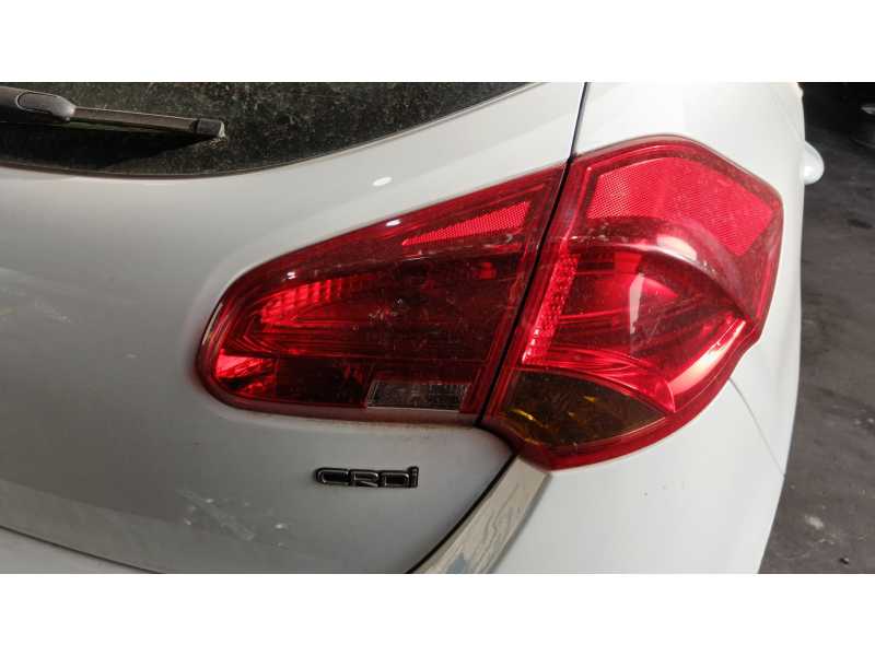 Recambio de piloto trasero derecho interior para kia cee´d (jd) 1.4 crdi 90 referencia OEM IAM 92404A2000  