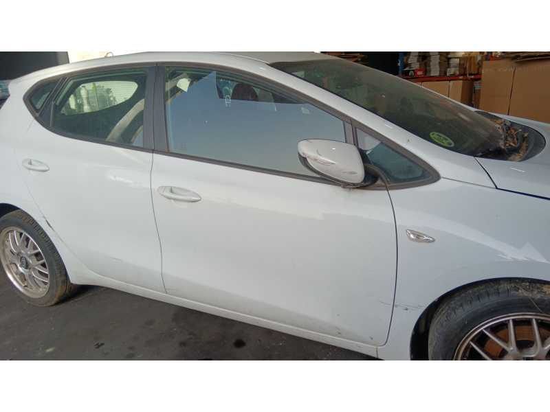 Recambio de puerta delantera derecha para kia cee´d (jd) 1.4 crdi 90 referencia OEM IAM 76004A2000  