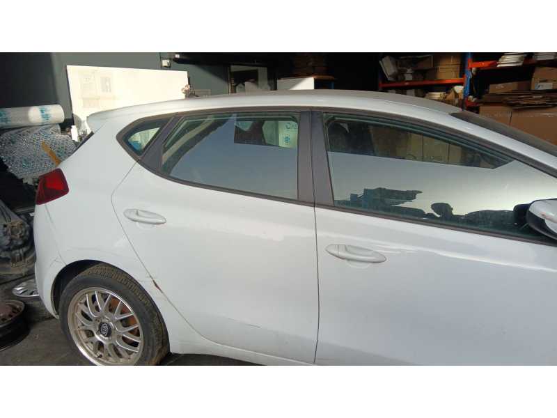 Recambio de puerta trasera derecha para kia cee´d (jd) 1.4 crdi 90 referencia OEM IAM 77004A2000  