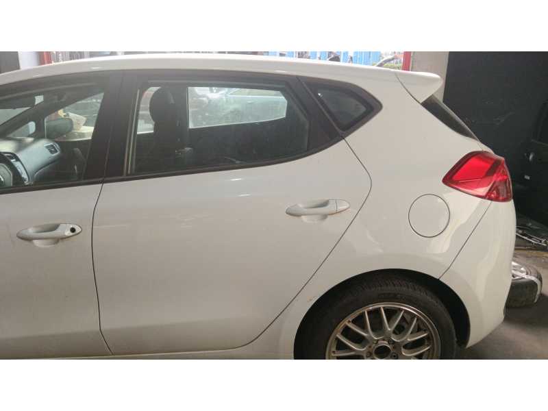 Recambio de puerta trasera izquierda para kia cee´d (jd) 1.4 crdi 90 referencia OEM IAM 77003A2000  