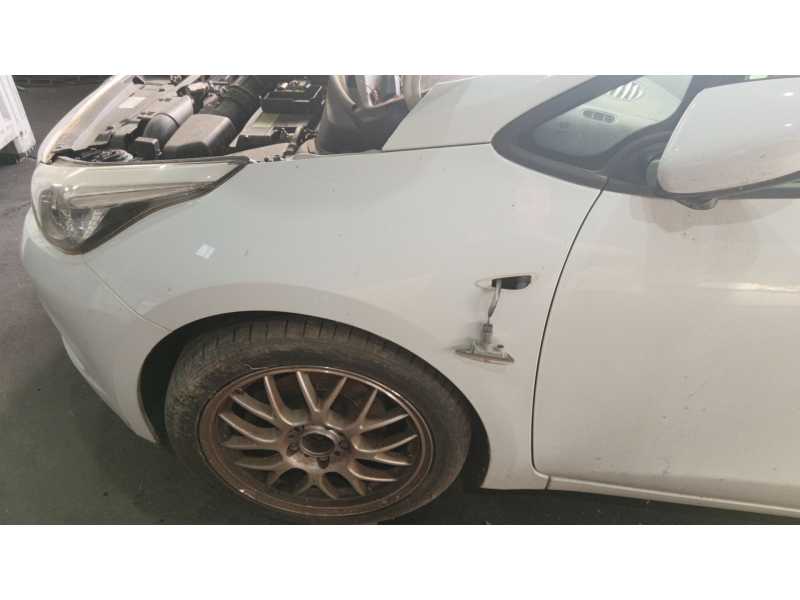 Recambio de aleta delantera izquierda para kia cee´d (jd) 1.4 crdi 90 referencia OEM IAM 66311A2030  