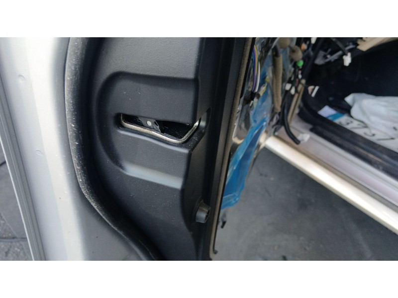 Recambio de cerradura puerta delantera izquierda para lexus is200 (ds2/is2) 2.2 d-4d cat referencia OEM IAM   