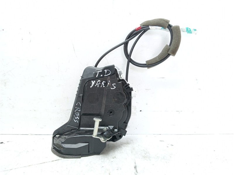 Recambio de cerradura puerta trasera derecha para toyota yaris hybrid active referencia OEM IAM 69050K0030  