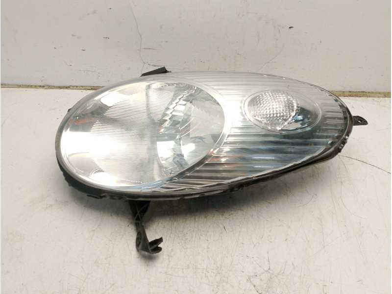 Recambio de faro izquierdo para nissan micra iii (k12) 1.2 16v referencia OEM IAM 26060BC500  
