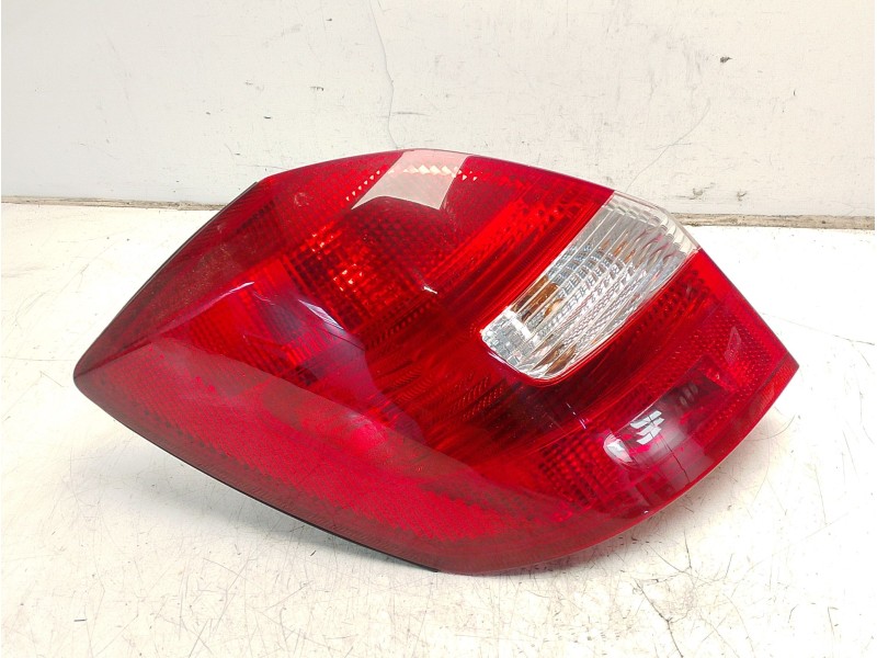 Recambio de piloto trasero izquierdo para skoda fabia ii (542) 1.2 12v referencia OEM IAM 5J6945111  