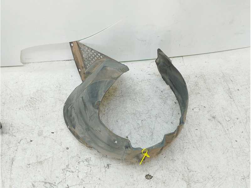Recambio de paso de rueda delantero izquierdo para ssangyong rodius line referencia OEM IAM 7971021000  