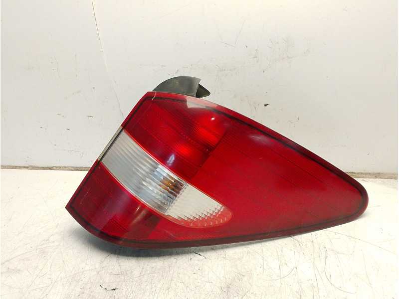 Recambio de piloto trasero derecho para ssangyong rodius line referencia OEM IAM 8360221304  