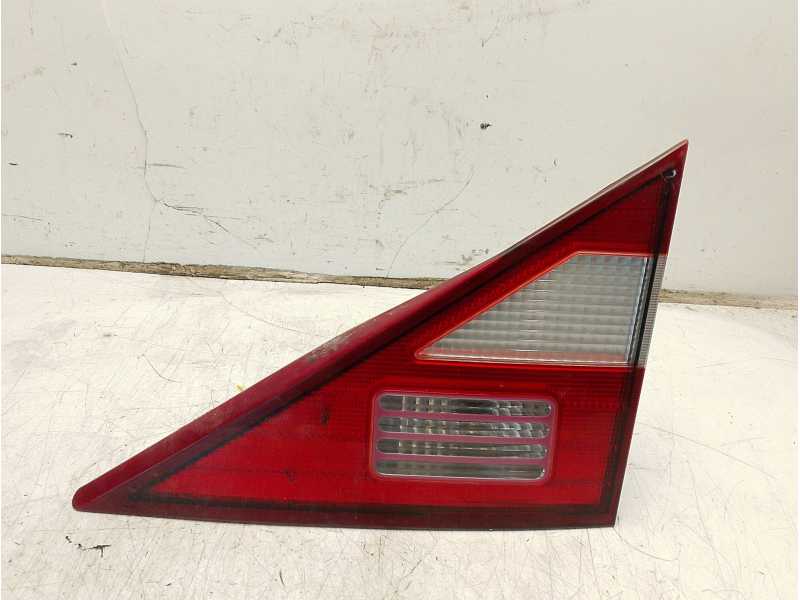 Recambio de piloto trasero derecho interior para ssangyong rodius line referencia OEM IAM 8360221203  