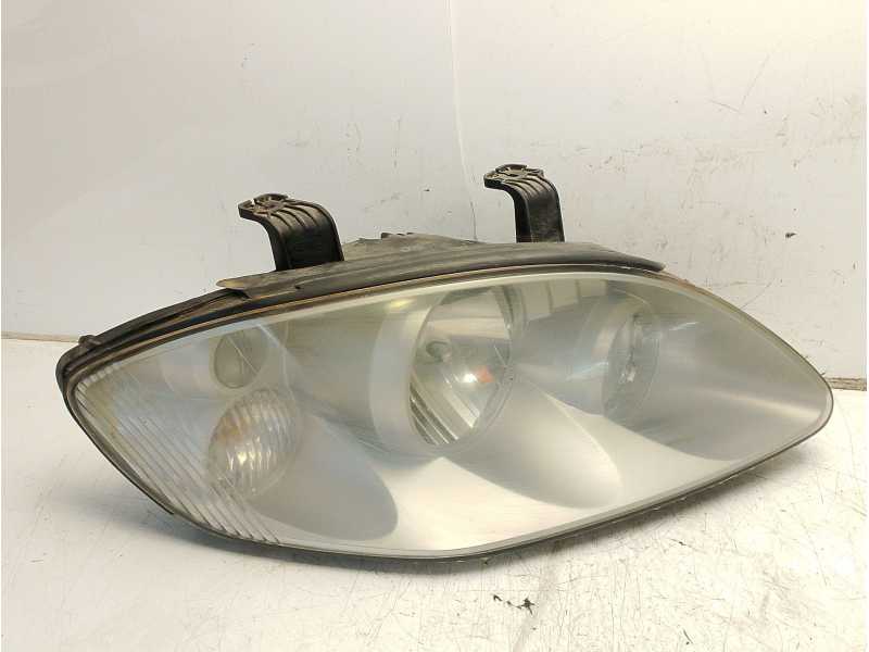 Recambio de faro derecho para ssangyong rodius line referencia OEM IAM 1080502  