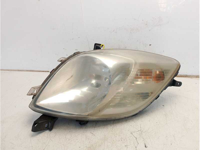 Recambio de faro derecho para toyota yaris (_p9_) 1.4 d-4d (nlp90_) referencia OEM IAM 811300D120  
