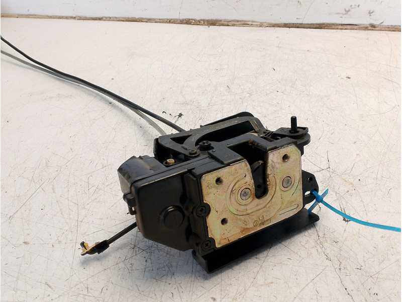 Recambio de cerradura puerta trasera izquierda para ssangyong rodius line referencia OEM IAM 7131021004  