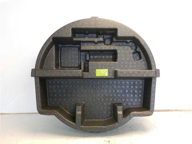 Recambio de bandeja piso maletero para toyota yaris 1.5 16v cat referencia OEM IAM 649930D040  