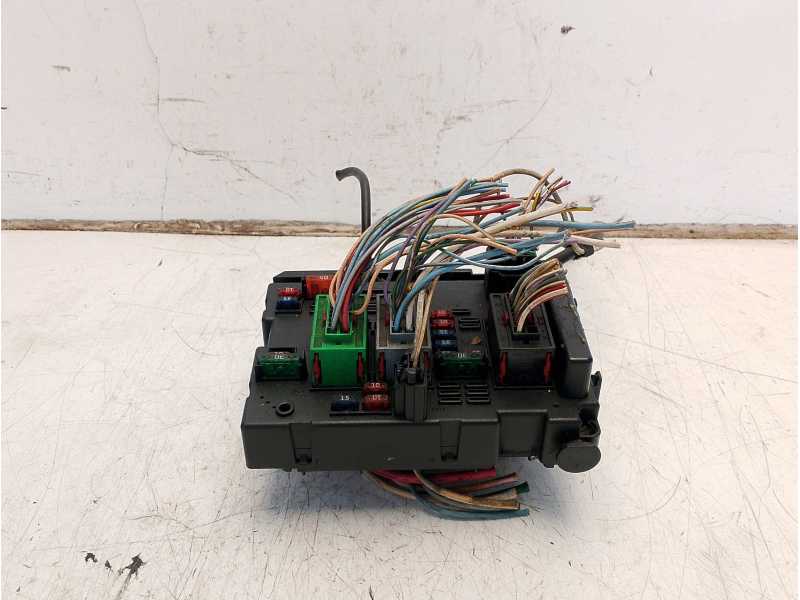 Recambio de caja reles / fusibles para peugeot 407 st confort referencia OEM IAM 9643538080  