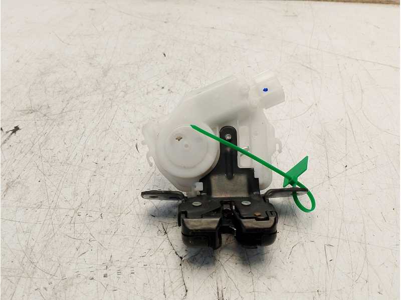 Recambio de cerradura maletero / porton para toyota yaris hsd active referencia OEM IAM 6935002090  