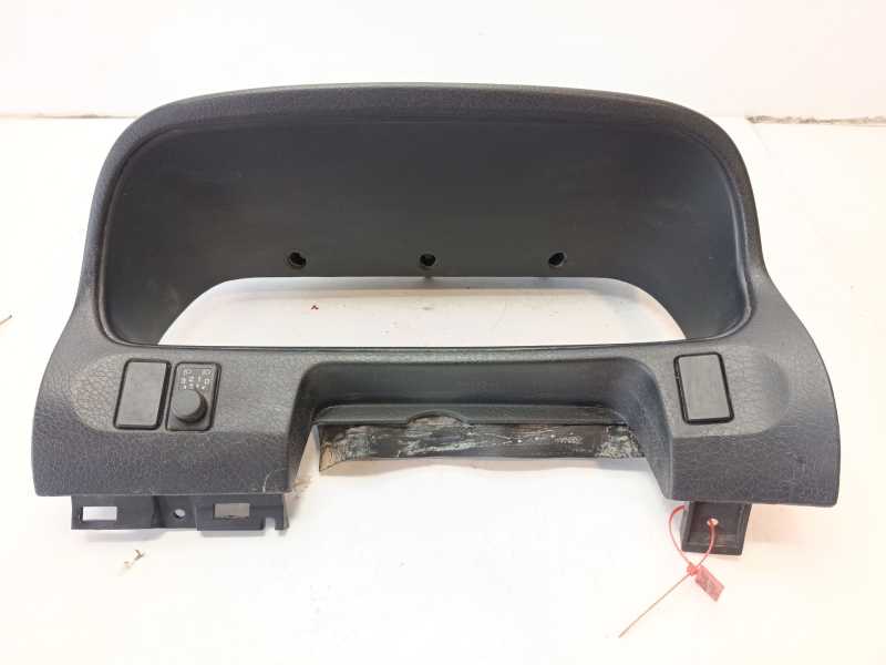 Recambio de molduras delanteras para nissan terrano ii (r20) 2.7 tdi 4wd referencia OEM IAM 682408F200  682400F000