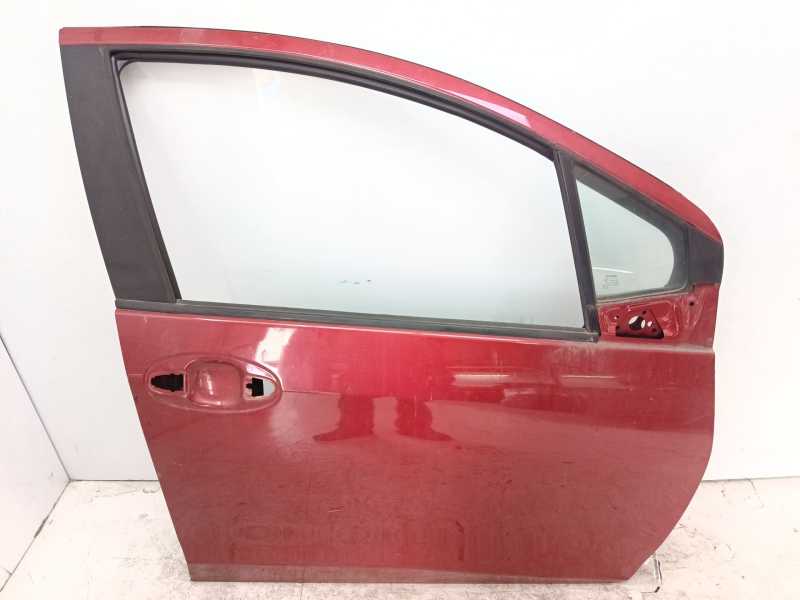 Recambio de puerta delantera derecha para toyota yaris hsd active referencia OEM IAM 670010D230  