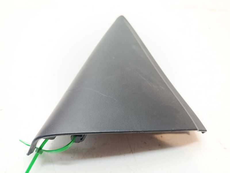 Recambio de moldura para toyota yaris hsd active referencia OEM IAM 67670D030C0  67670D030