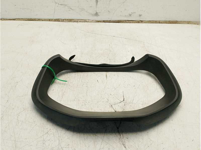 Recambio de moldura para toyota yaris hsd active referencia OEM IAM 554110D250C1  