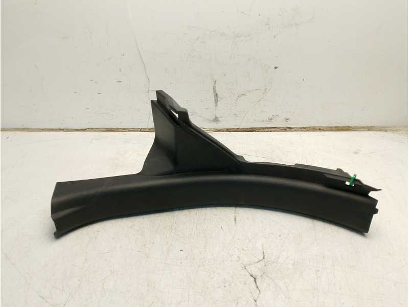 Recambio de moldura para toyota yaris hsd active referencia OEM IAM 679180D150C1  